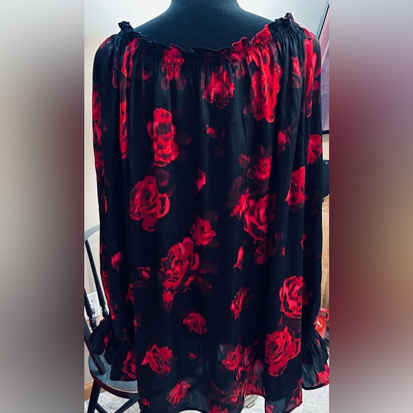 NWOT - Talbots Elastic Pullover Blouse in Black and Red Floral Long Sleeve 3X - Picture 2 of 6